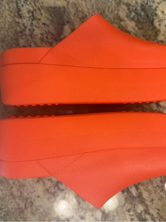 CROCS Dylan Platform Clogs - Red - Picture 3 of 5